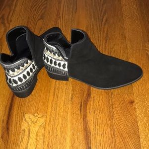 Steve Madden black suede booties boho Aztec design